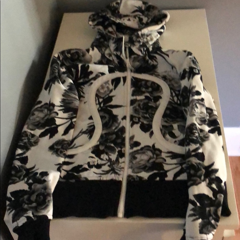 Lulu lemon scuba hoodie size 6